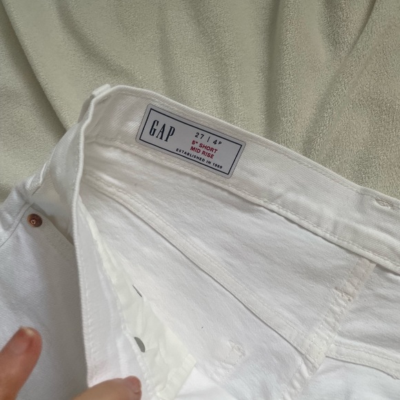 5" Mid Rise Girlfriend Denim Shorts - Picture 8 of 10